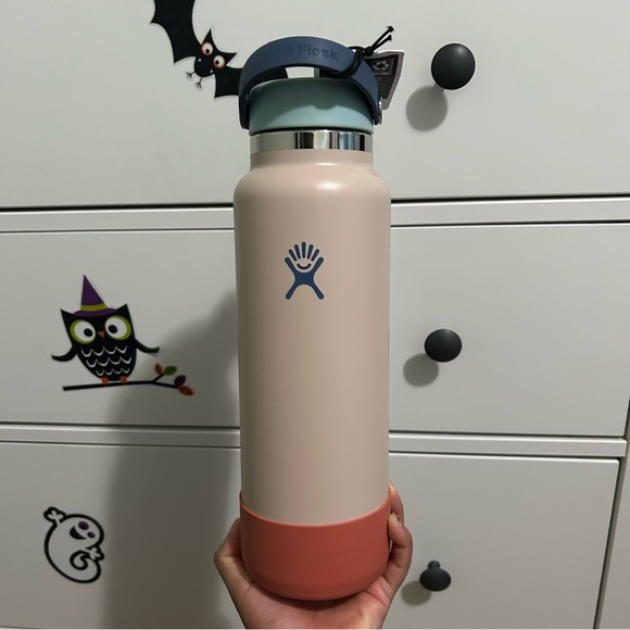 HydroFlask Special Edition 40 oz Wide Mouth - Picture 4 of 4